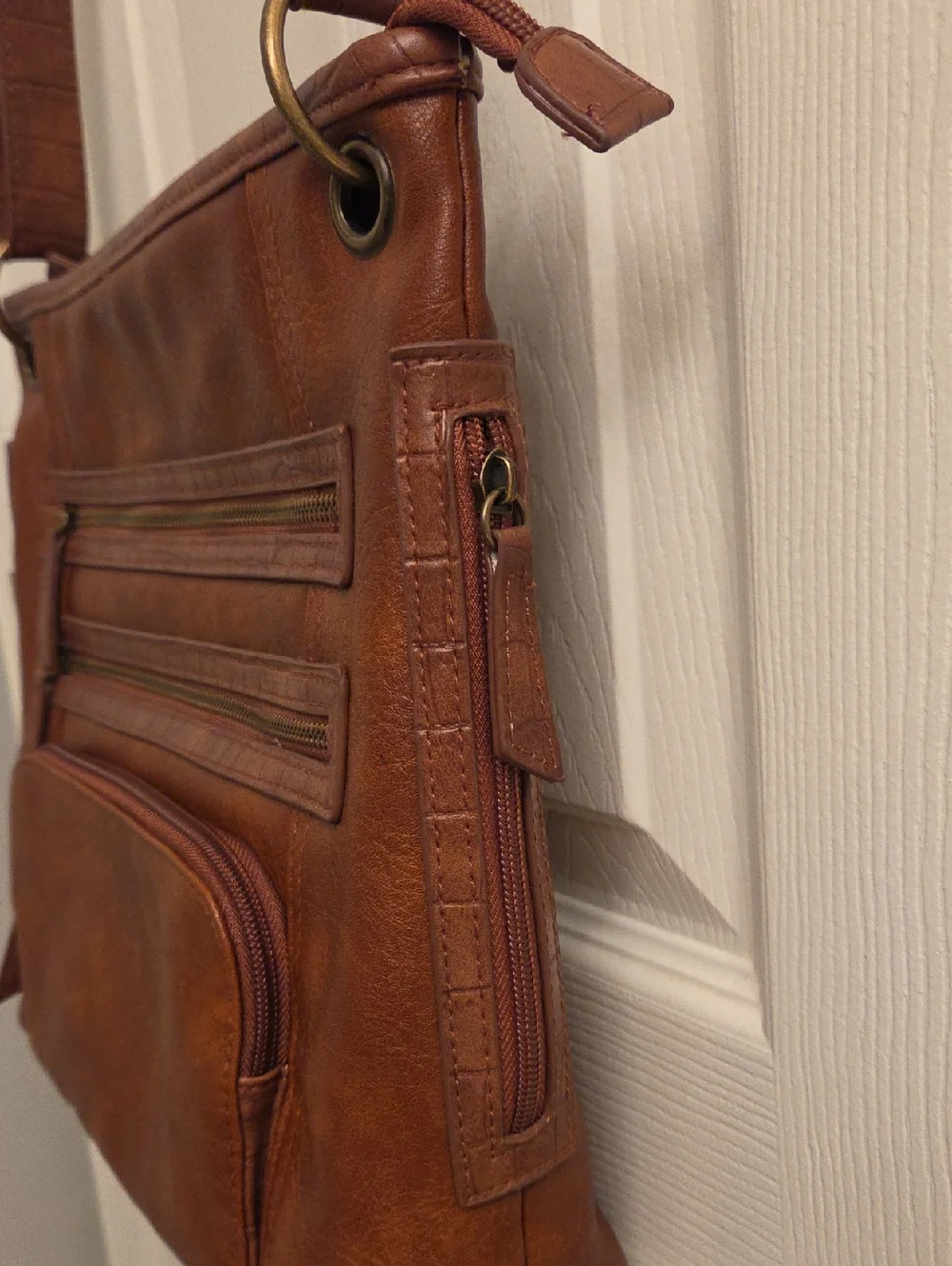 Bueno Brown Vegan Leather Crossbody Bag for Women, Excellent Like New Condition - Picture 3 of 16